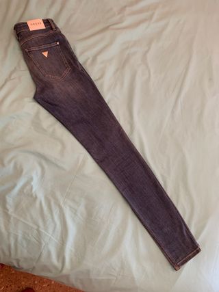 Pantalón vaquero Guess skinny mujer sin estrenar