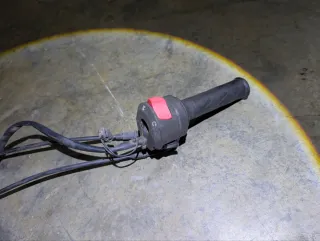 Piña derecha acelerador Suzuki GSR 600