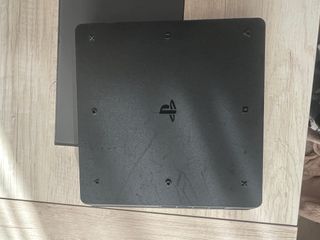 PS4 (PlayStation 4) Negra + 3 Mandos + 4 Juegos