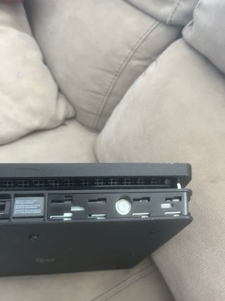 PS4 (PlayStation 4) Negra + 3 Mandos + 4 Juegos