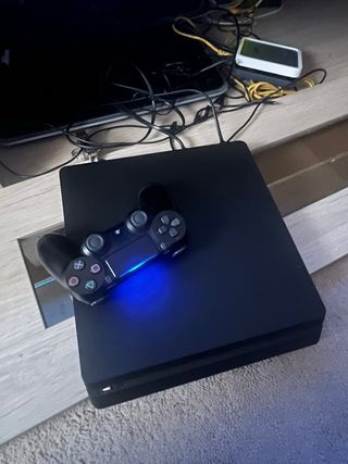 PS4 (PlayStation 4) Negra + 3 Mandos + 4 Juegos