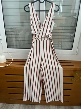 Mono Bershka rayas marrones y blancas