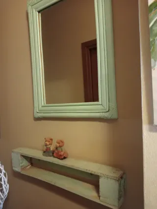 Espejo y Estantería Decorativa en color verde mind