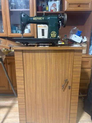 Máquina de coser Refrey 306 + Mueble