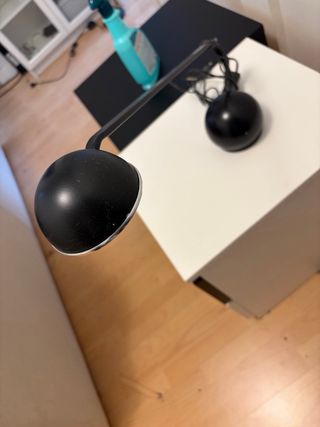 Lámpara flexo negra