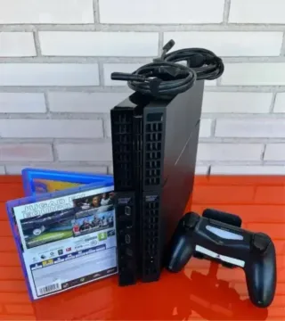 PS4 (PlayStation 4) Negra + FIFA 21