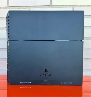 PS4 (PlayStation 4) Negra + FIFA 21
