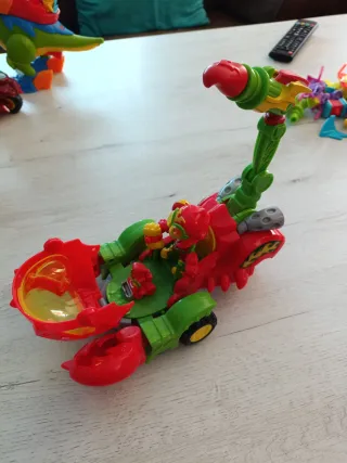 Superthings Escorpión Rojo y Verde