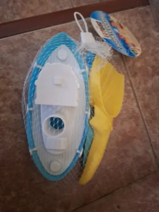 Barco y palas de playa