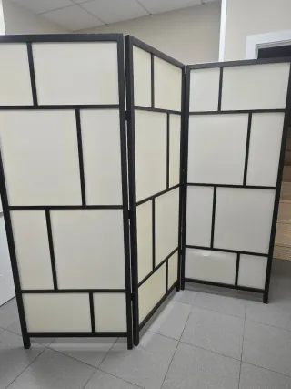 Elegante biombo separador beige y negro