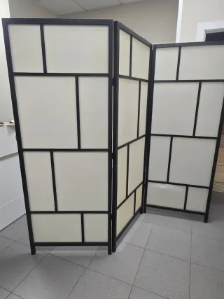 Elegante biombo separador beige y negro