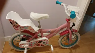 Bici Minnie 3+ con portamuñecos y casco