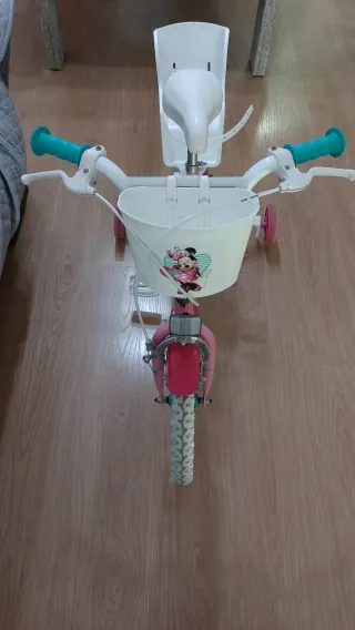 Bici Minnie 3+ con portamuñecos y casco