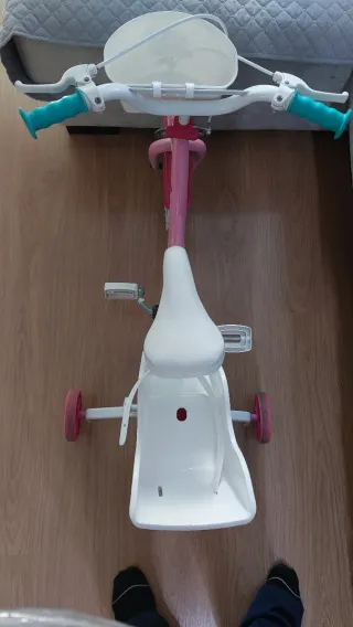 Bici Minnie 3+ con portamuñecos y casco