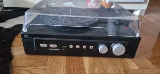 Tocadiscos by one negro y plateado