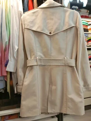 Gabardina Zara cruda como nueva.