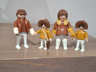 Playmobil Familia Invierno Marrón