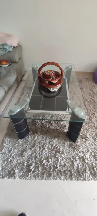 2 Sofás (180cm otra 220cm) , mesa, cama matrimonio