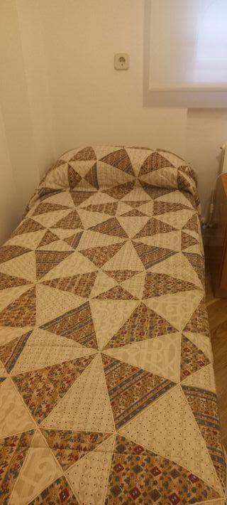 Edredón y cojines gigantes para cama estilo sofá