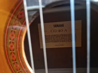 Guitarra Española Yamaha CG-40 A
