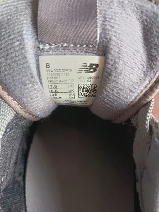 Zapatillas New Balance grises y beige