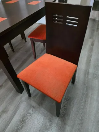 Mesa y 4 Sillas Comedor