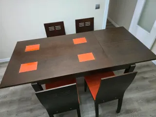 Mesa y 4 Sillas Comedor