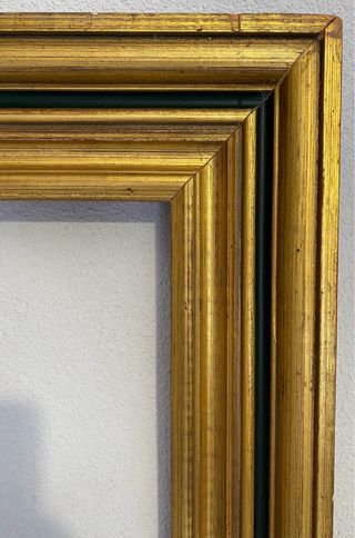 Marco de madera dorado