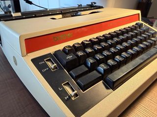 Máquina de escribir Brother Eléctrica 5512