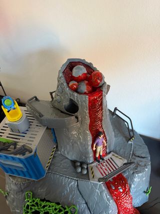 Volcán con figuras y accesorios Schleich