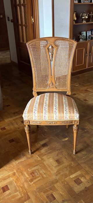 Sillas de madera antiguas con ratán