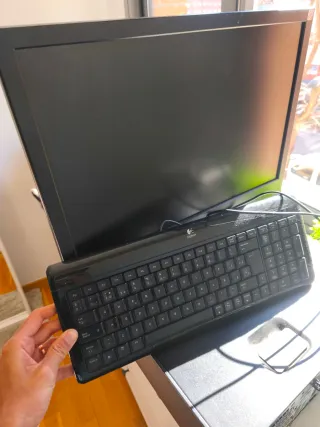 PC Sobremesa HP + Monitor + Teclado/ratón+ altavoz