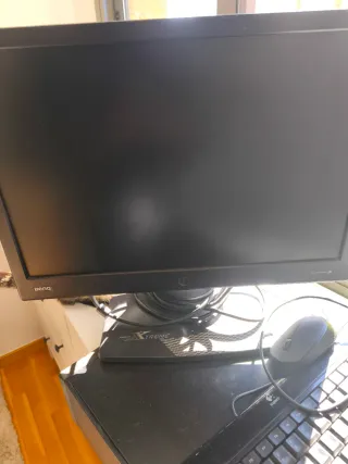 PC Sobremesa HP + Monitor + Teclado/ratón+ altavoz