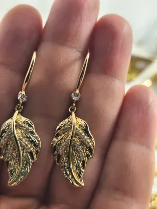 Pendientes Chapados Oro 18k Hoja con Circonitas