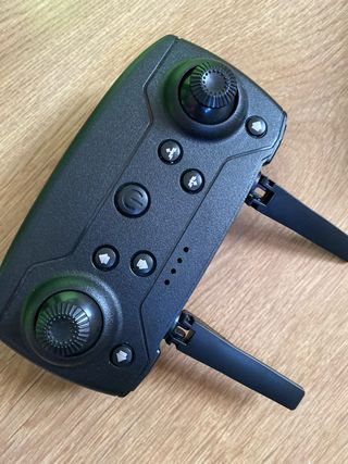 Dron con mando y batería