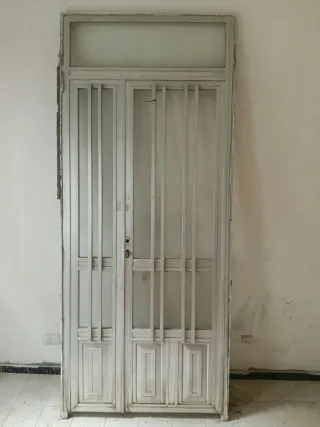 Puerta doble de aluminio