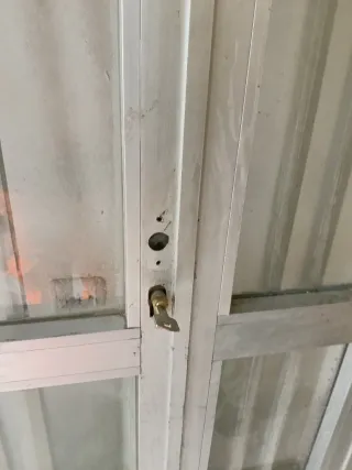 Puerta doble de aluminio