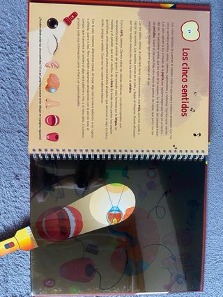 Descubre el cuerpo humano.(libro con linterna)