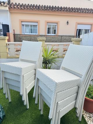Conjunto de 8 Sillas de Exterior Nunca usadas.
