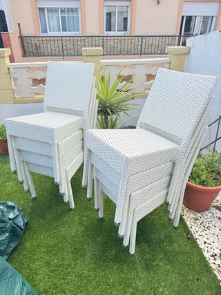 Conjunto de 8 Sillas de Exterior Nunca usadas.