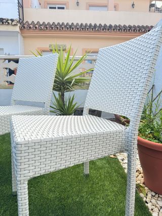 Conjunto de 8 Sillas de Exterior Nunca usadas.