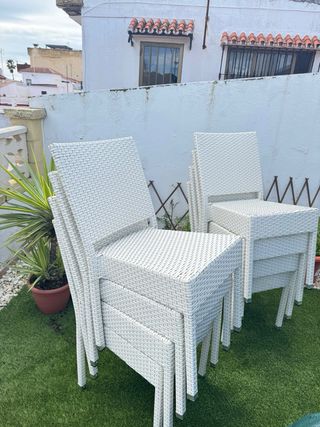 Conjunto de 8 Sillas de Exterior Nunca usadas.