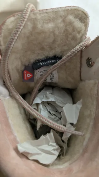 Botines Tamaris ante rosa con cuña