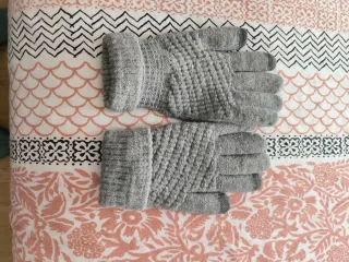 Guantes de invierno grises sin marca