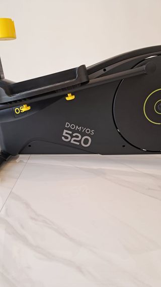 Elíptica DOMYOS 520 (autoalimentada sin cables)
