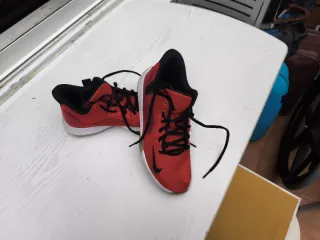 Zapatillas Nike Rojas y Negras