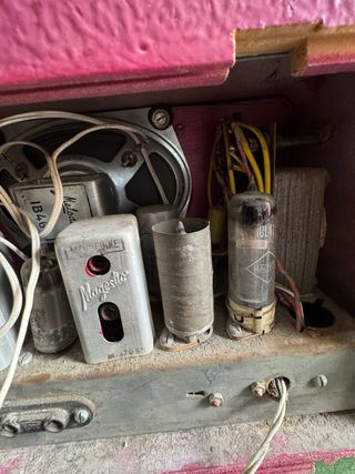 Radio antigua de válvulas