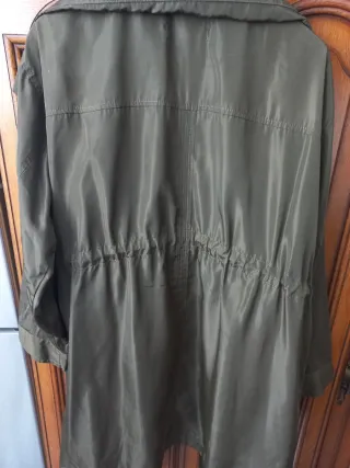 Gabardina mujer verde oliva
