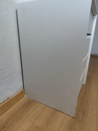 Cómoda blanca de madera