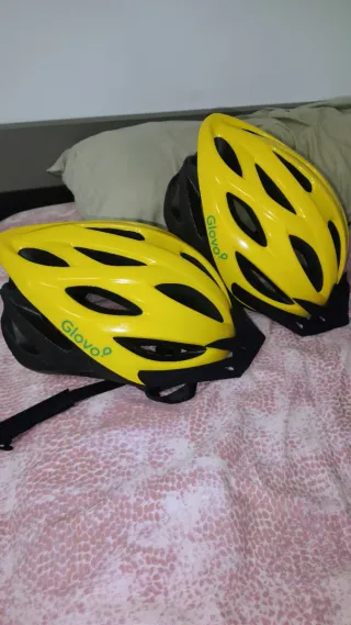 2 Cascos Glovo Originales Nuevos